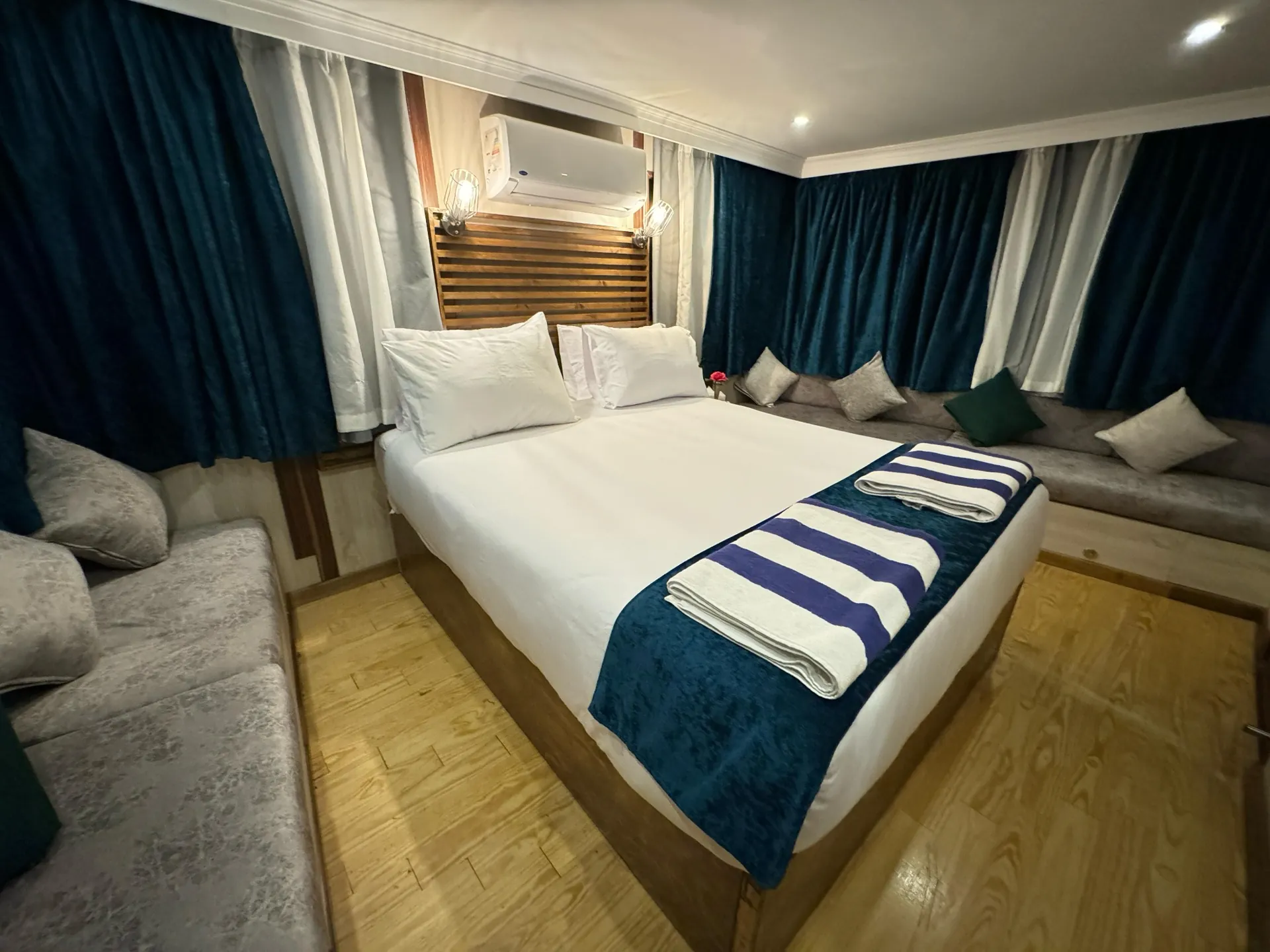 Twin cabin aboard the Dahabeya with Nile views